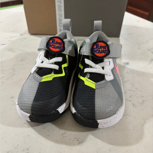 New TODDLER Size 7c Nike Lebron 18 Space Jam Bugs Vs Marvin Shoes DJ3762-005 - Picture 3 of 6